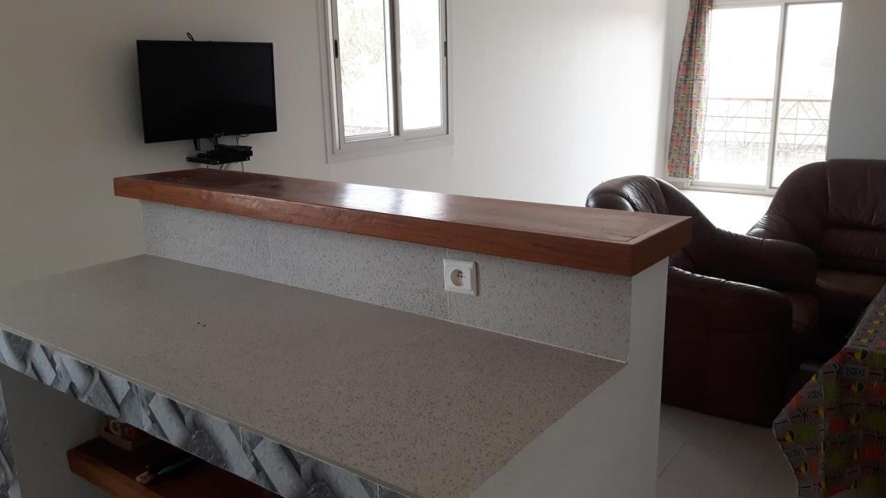 Appartement Familial Spacieux Avec Climatisation Ziguinchor Exterior foto